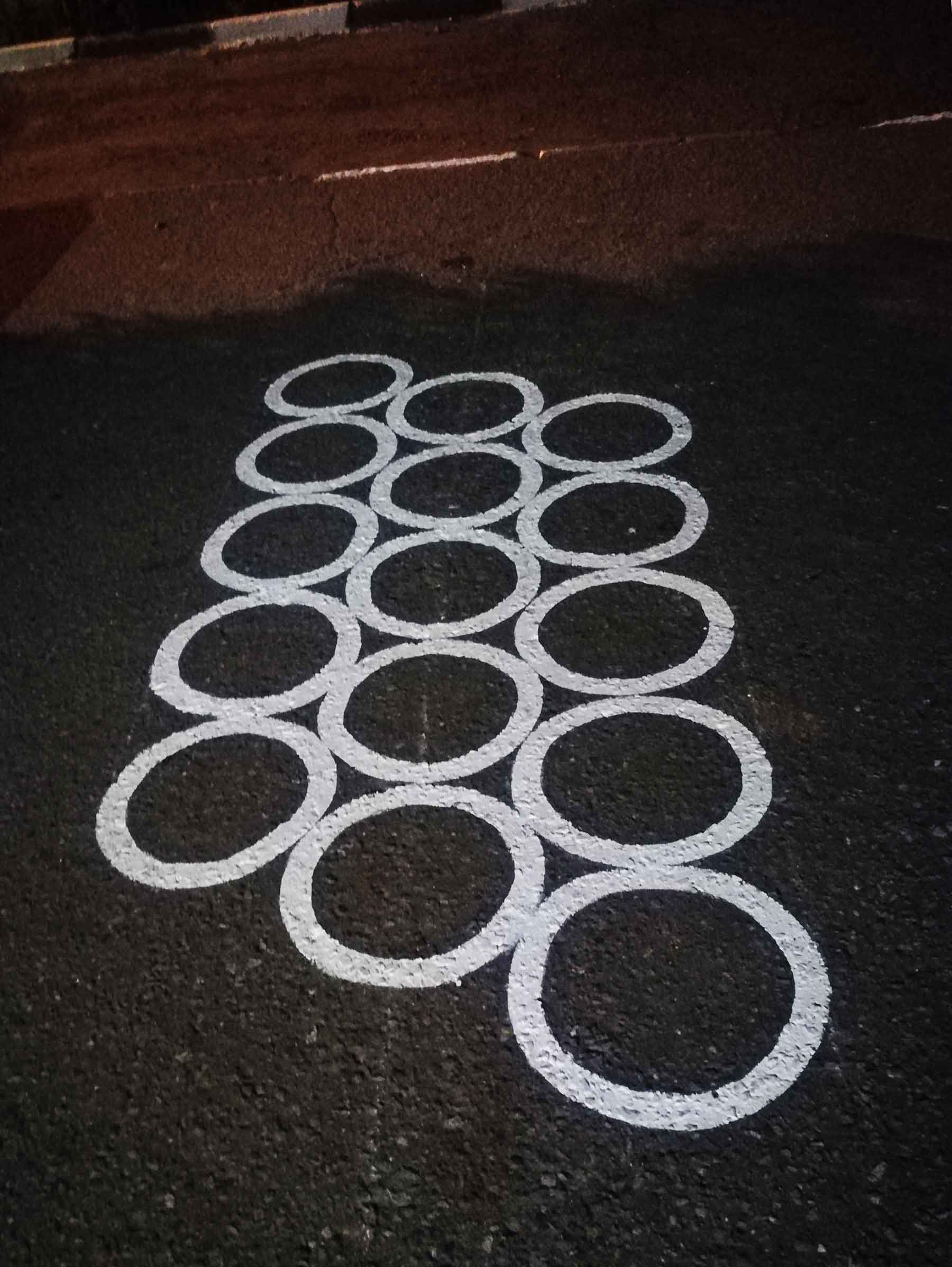 Классики, лабиринты, рисунки на асфальте дома №1 по ул. Взлётная, 2022 г.